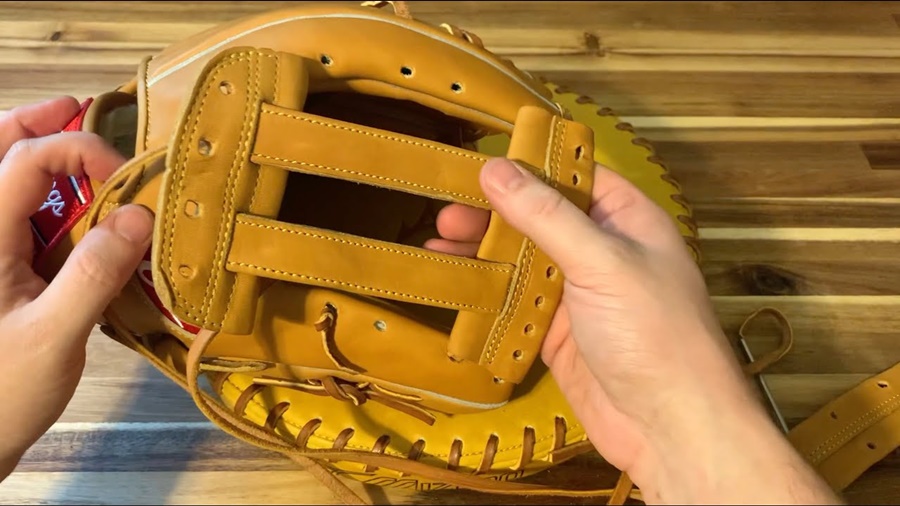 closed web baseball glove vs open web baseball glove